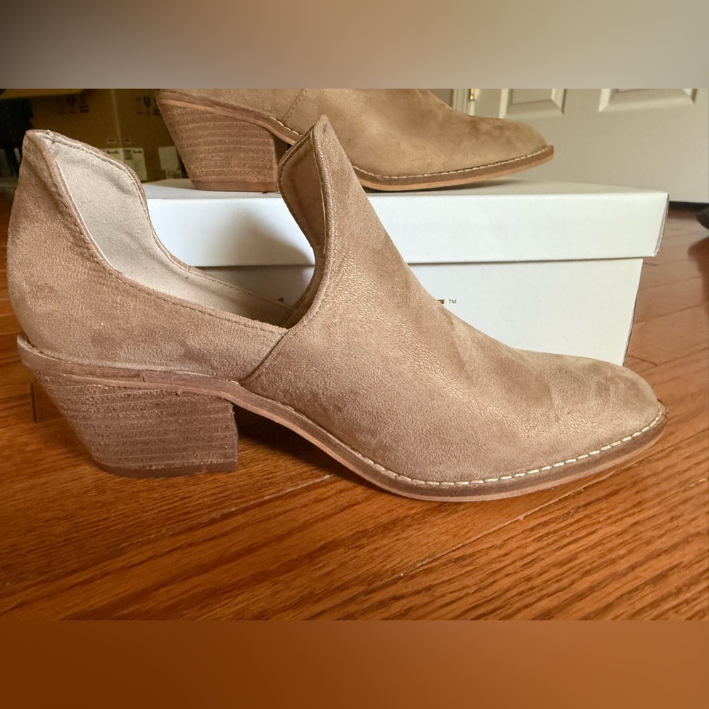 BEAST FASHION Suede Taupe Booties Size 7.5 NWT